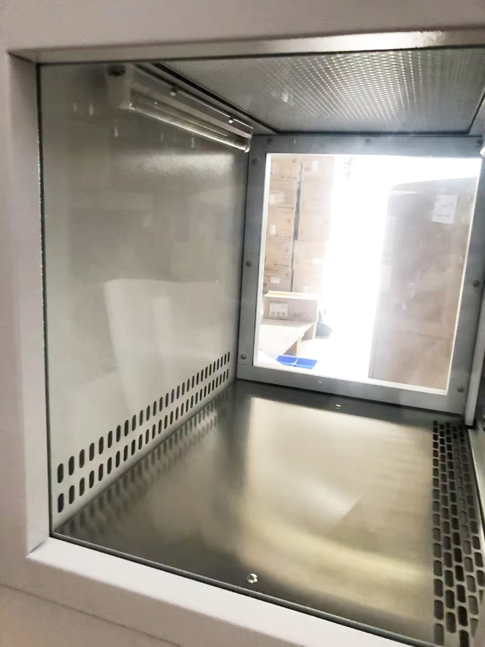 Benchtop Vertical laminar flowhood (1)