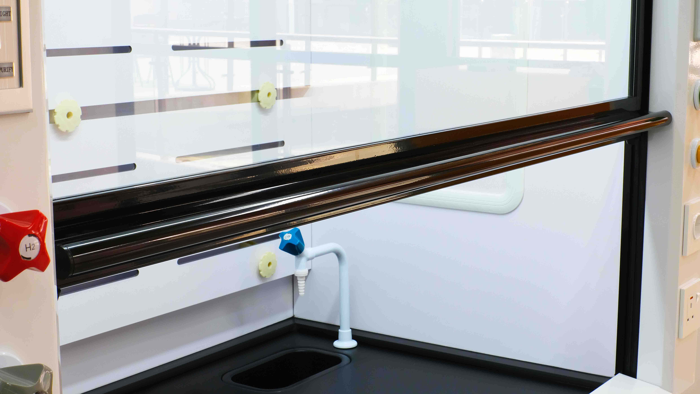 Benchtop fume hood (3)