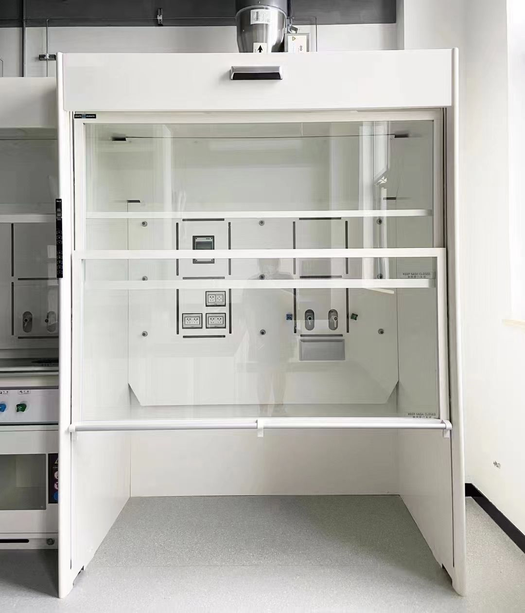 Walk-In Fume Hood (4)